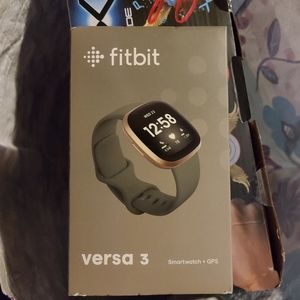 Green Fitbit versa 3